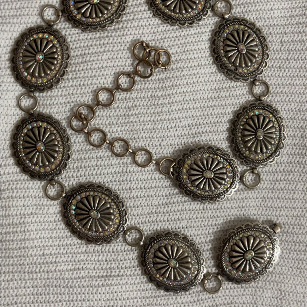 Elegant Silver Floral Women's Necklace